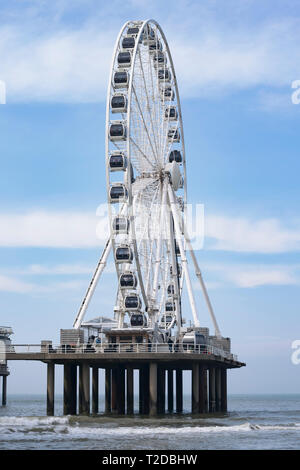 Eine Umfrage an der Waterfront, Den Haag, Niederlande. April 2018 Stockfoto