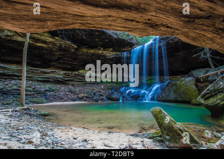 Die schöne Sougahoagdee fällt und das blaue Wasser von Bankhead National Forest Stockfoto