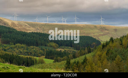 Windkraftanlagen, von der A4107 in der Nähe von blaengarw in Bridgend, Mid Glamorgan, Wales, UK gesehen Stockfoto