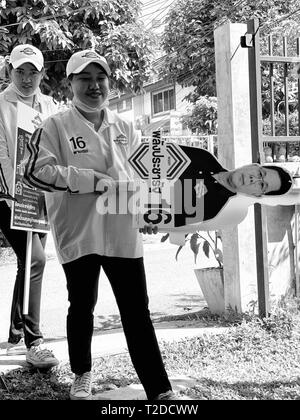 Die politischen Parteien Kandidaten Kampagne auf den Straßen in Chiang Mai Thailand ich vor der allgemeinen Wahl. Das Land ist mit den allgemeinen Wahlen am 24. März 2019, die die erste Umfrage, da das Militär über 5 Jahre zurückliegt. Stockfoto