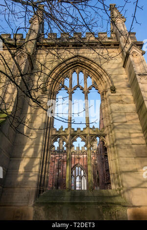 Bleibt der Fenster der Kirche des hl. Lukas, Liverpool - Die bombardiert, Kirche Stockfoto