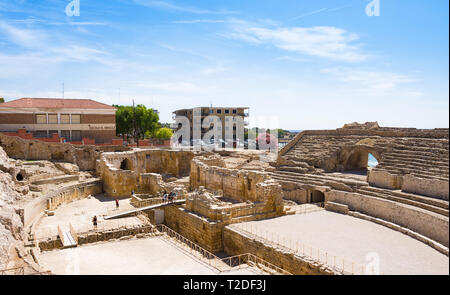 TARRAGONA, SPANIEN - 29. JUNI 2013: Blick auf das römische Amphitheater in Tarragona, Spanien Stockfoto