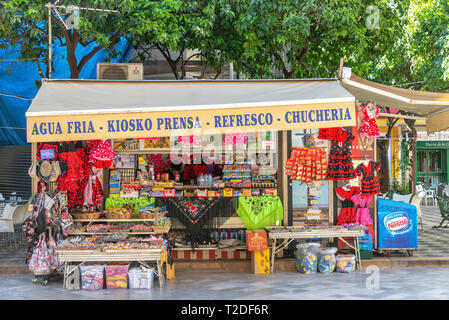 Sevilla, Spanien - 27. März: kleinen Kiosk, der Snacks und Souvenirs in Sevilla, Spanien am 27. März 2018 Stockfoto