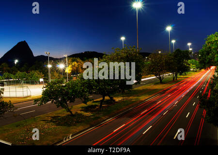 Früh morgens am Aterro do Flamengo mit Zuckerhut im Hintergrund, Rio De Janeiro, Brasilien Stockfoto