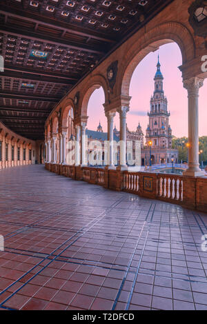 Spanien, Andalusien, Sevilla, foreshortenings der Architekturen von Plaza de Espana Stockfoto