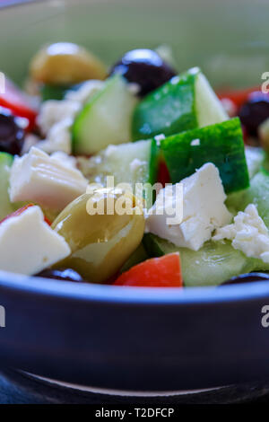 Schüssel mit frischen griechischen Salat Stockfoto