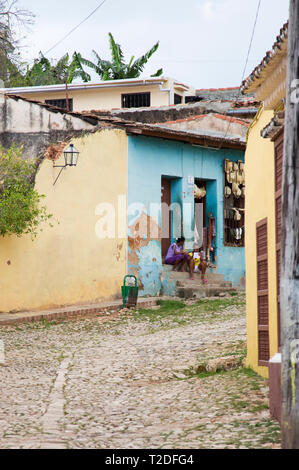 Gepflasterten Seitenstraße Szene Trinidad, Kuba Stockfoto