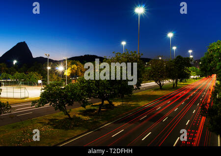 Früh morgens am Aterro do Flamengo mit Zuckerhut im Hintergrund, Rio De Janeiro, Brasilien Stockfoto