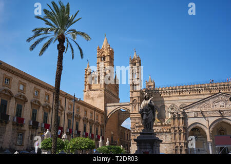 Palermo, Italien, Oktober, 2018. Externe Ansicht der Kathedrale von Palermo, gewidmet der Himmelfahrt der Jungfrau Maria, die in der arabisch-normannischen Stil. Stockfoto