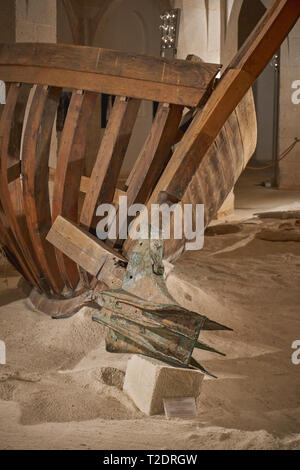 Favignana, Italien - November, 2018. Antike römische Bronze naval Rams auf Anzeige in der Stabilimenti Florio Museum. Stockfoto