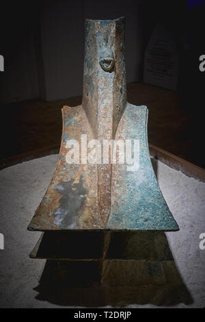 Favignana, Italien - November, 2018. Antike römische Bronze naval Rams auf Anzeige in der Stabilimenti Florio Museum. Stockfoto