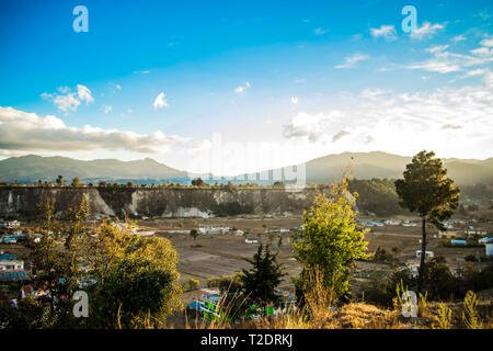 Atardecer en El Gran balle de cajola Xela, Quetzal caida del Sol en las Grande montañas sagradas de Los Pueblos Mayas mam un atardecer Hermoso e Unico Stockfoto