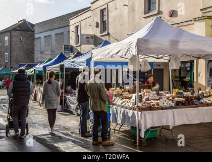 Personen, die einen Tag am Sonntag, Frome unabhängigen Markt - mehr als nur ein Markt-Frome, Somerset, England. Stockfoto