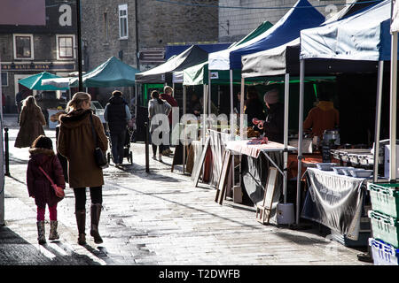 Personen, die einen Tag am Sonntag, Frome unabhängigen Markt - mehr als nur ein Markt-Frome, Somerset, England. Stockfoto