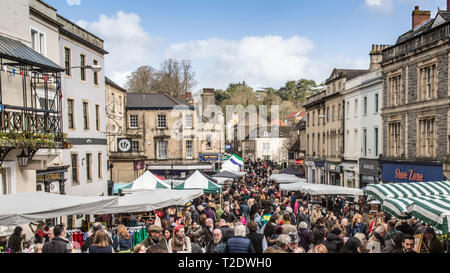 Personen, die einen Tag am Sonntag, Frome unabhängigen Markt - mehr als nur ein Markt-Frome, Somerset, England. Stockfoto