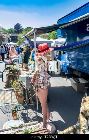 Personen, die einen Tag am Sonntag, Frome unabhängigen Markt - mehr als nur ein Markt-Frome, Somerset, England. Stockfoto
