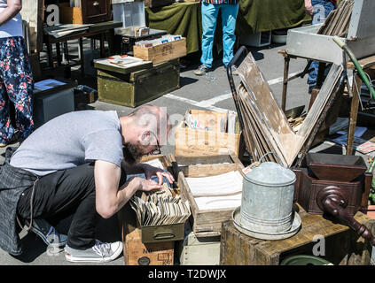 Personen, die einen Tag am Sonntag, Frome unabhängigen Markt - mehr als nur ein Markt-Frome, Somerset, England. Stockfoto
