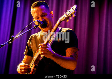 Xiu Xiu live Fotos "Mädchen mit einem Korb mit Früchten' Tour 2019 - Jamie Stewart auf der Bühne in London, März 2019 Stockfoto