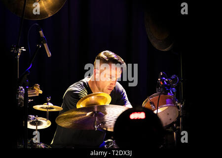 Xiu Xiu live Fotos "Mädchen mit einem Korb mit Früchten' Tour 2019 - Jamie Stewart auf der Bühne in London, März 2019 Stockfoto