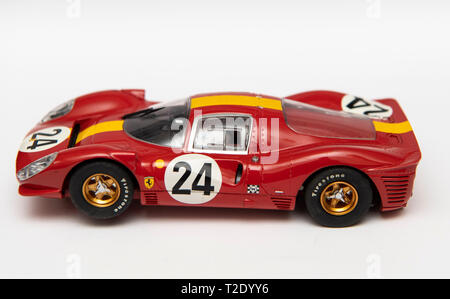 Hornby Scalextric Ferrari 330 P4, Nr. 24, Le Mans 1967 Mairesse-Be 1:32 Slot Car Stockfoto