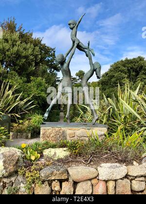 Tresco Kinder Skulptur von David Wynne Stockfoto