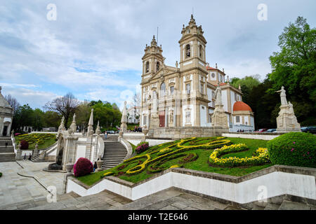 Braga, Portugal - 31. März 2019: Die schönen Gärten neben der Wallfahrtskirche Bom Jesus do Monte Braga, Portugal. Stockfoto