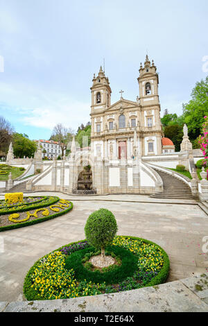 Braga, Portugal - 31. März 2019: Die schönen Gärten neben der Wallfahrtskirche Bom Jesus do Monte Braga, Portugal. Stockfoto