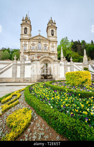 Braga, Portugal - 31. März 2019: Die schönen Gärten neben der Wallfahrtskirche Bom Jesus do Monte Braga, Portugal. Stockfoto