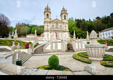 Braga, Portugal - 31. März 2019: Die schönen Gärten neben der Wallfahrtskirche Bom Jesus do Monte Braga, Portugal. Stockfoto