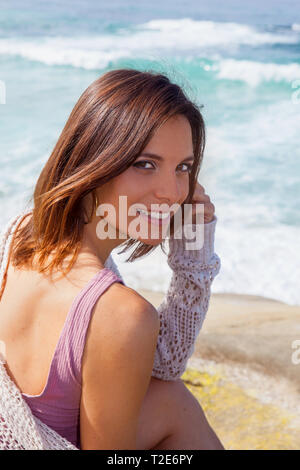 Porträt einer Frau am Meer Stockfoto