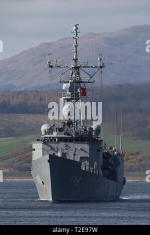 TCG Gokova (F 496), eine Gabya-Klasse (oder G-Klasse) Fregatte von der türkischen Marine betrieben, vorbei an Greenock bei Ihrer Ankunft für Übung gemeinsame Krieger 19-1. Stockfoto