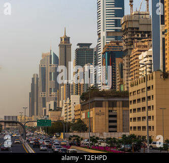 Dubai, Vereinigte Arabische Emirate, Wolkenkratzer in der Innenstadt von Burj Khalifa und World Trade Center Stockfoto