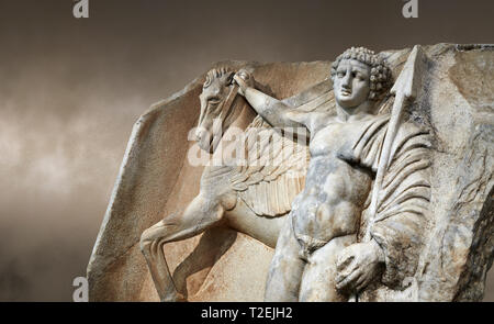 Nahaufnahme eines römischen Sebasteion Relief von Bellerophon Aphrodisias Museum, Aphrodisias, Türkei. Bellerophon war eine lykische Held und wurde c Stockfoto