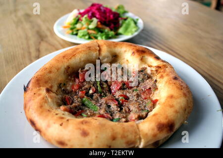 Cantik Pide, Lokale essen in Bursa, Türkei Stockfoto