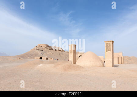 Dakmeh-ye Zartoshtiyu komplexer, auch wie die Türme des Schweigens, in der Nähe von Yazd, Iran Stockfoto