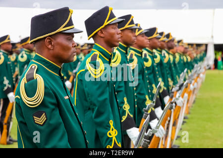 Ermelo, Südafrika - 24. September 2011: South African Defence Force Soldaten auf Parade Stockfoto