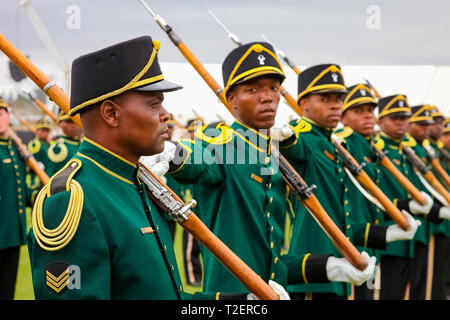 Ermelo, Südafrika - 24. September 2011: South African Defence Force Soldaten auf Parade Stockfoto