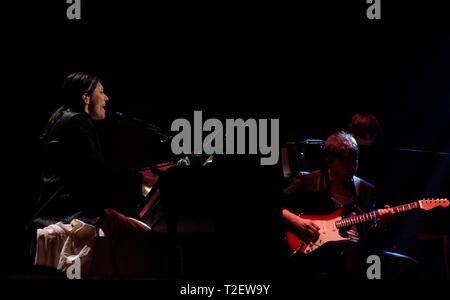 Neapel, Italien. 30. März, 2019. Der italienische Sänger und Songwriter Elisa Toffoli auch als Elisa bekannt führt Leben mit ihren 'Diari Aperti Live nei Teatri" am Teatro Augusteo in Neapel, Italien. Stockfoto