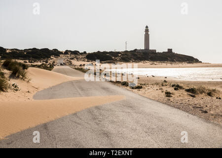 Barbate, Spanien. Der Leuchtturm am Kap Trafalgar, eine landspitze in der Provinz Cadiz im Südwesten von Andalusien Stockfoto