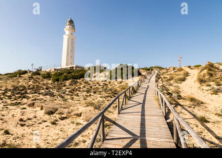 Barbate, Spanien. Der Leuchtturm am Kap Trafalgar, eine landspitze in der Provinz Cadiz im Südwesten von Andalusien Stockfoto