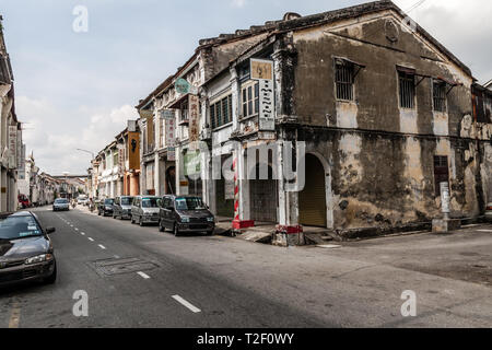 Eine Straße in der Altstadt von Georgetown, dem UNESCO-Weltkulturerbe, Penang Island, Malaysia Stockfoto