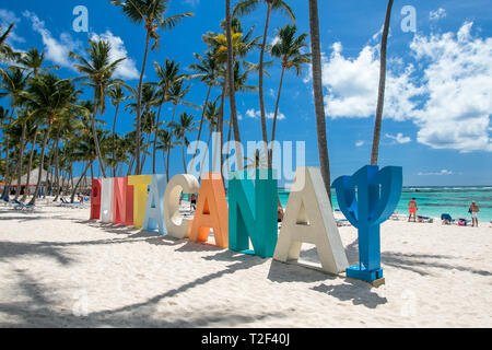 Punta Cana, Dominikanische Republik 3/19, 2019: Punta Cana Club Med Zeichen ist am Strand des Resorts gelegen. Stockfoto