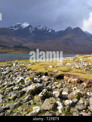 Blaven gesehen über Loch Slapin aus Torrin, Isle of Skye, Schottland. Stockfoto