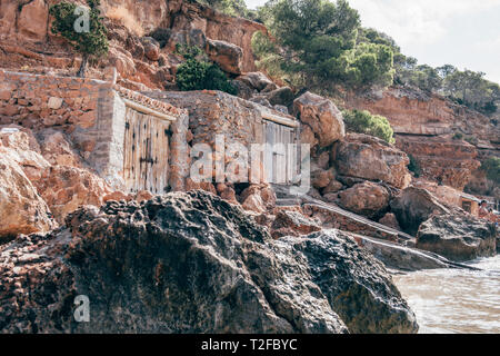 Cala Salada Fischerboot Hütten in Ibiza Stockfoto