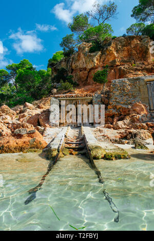 Cala Salada Fischerboot Hütten in Ibiza Stockfoto