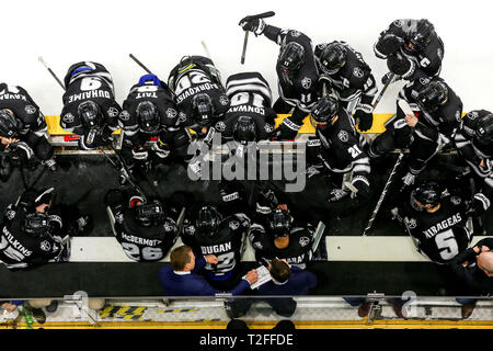 Providence, RI, USA. 30 Mär, 2019. Die vorsehung Brüder ein Timeout bei der NCAA regionalen hockey Spiel zwischen Minnesota State Mavericks und die Providence College Brüder im Dunkin Donuts Center in Providence, RI. Alan Sullivan/CSM/Alamy leben Nachrichten Stockfoto