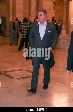 New York, Vereinigte Staaten. 01 Apr, 2019. New York, NEW YORK - April 1, 2019: Alec Baldwin besucht Premiere der öffentlichen Film an der New York Public Library Credit: Lev radin/Alamy leben Nachrichten Stockfoto