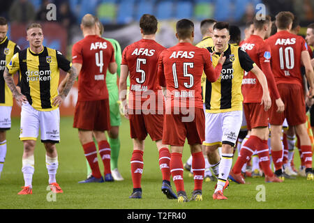 Arnheim, 02-04-2019, GelreDome, Saison 2018 / 2019, Vitesse en AZ Spieler nach dem Spiel Vitesse-AZ Stockfoto