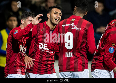 ALMELO - 02-04-2019, Polman Stadion niederländische Fußball eredivisie Saison 2018 / 2019. Willem II player Vangelis Pavlidis feiern das Ziel 0-3 während des Spiels Herakles - Willem II. Stockfoto