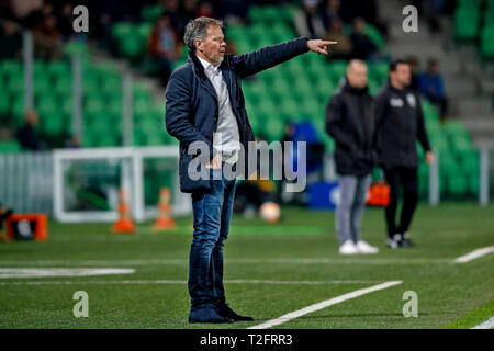 GRONINGEN - 02-04-2019, Groningen Stadium, der niederländischen Eredivisie Saison 2018/2019. De Graafschap Trainer Trainer Henk de Jong an der Seitenlinie während des Spiels Groningen - Graafschap. Stockfoto